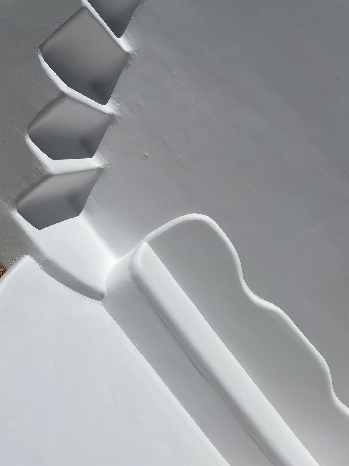 Villa AGNES sculpted white staircase detail