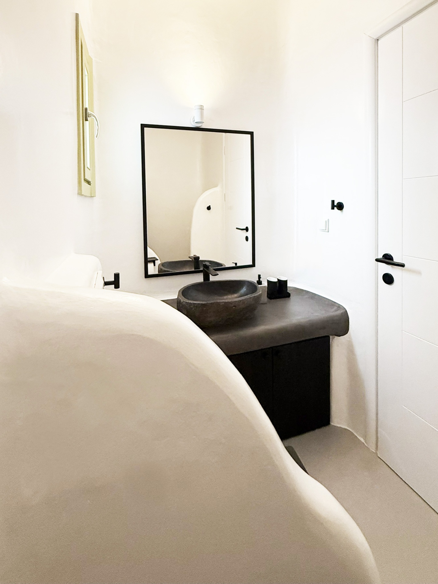 Villa AGNES second bathroom with concrete vanity
