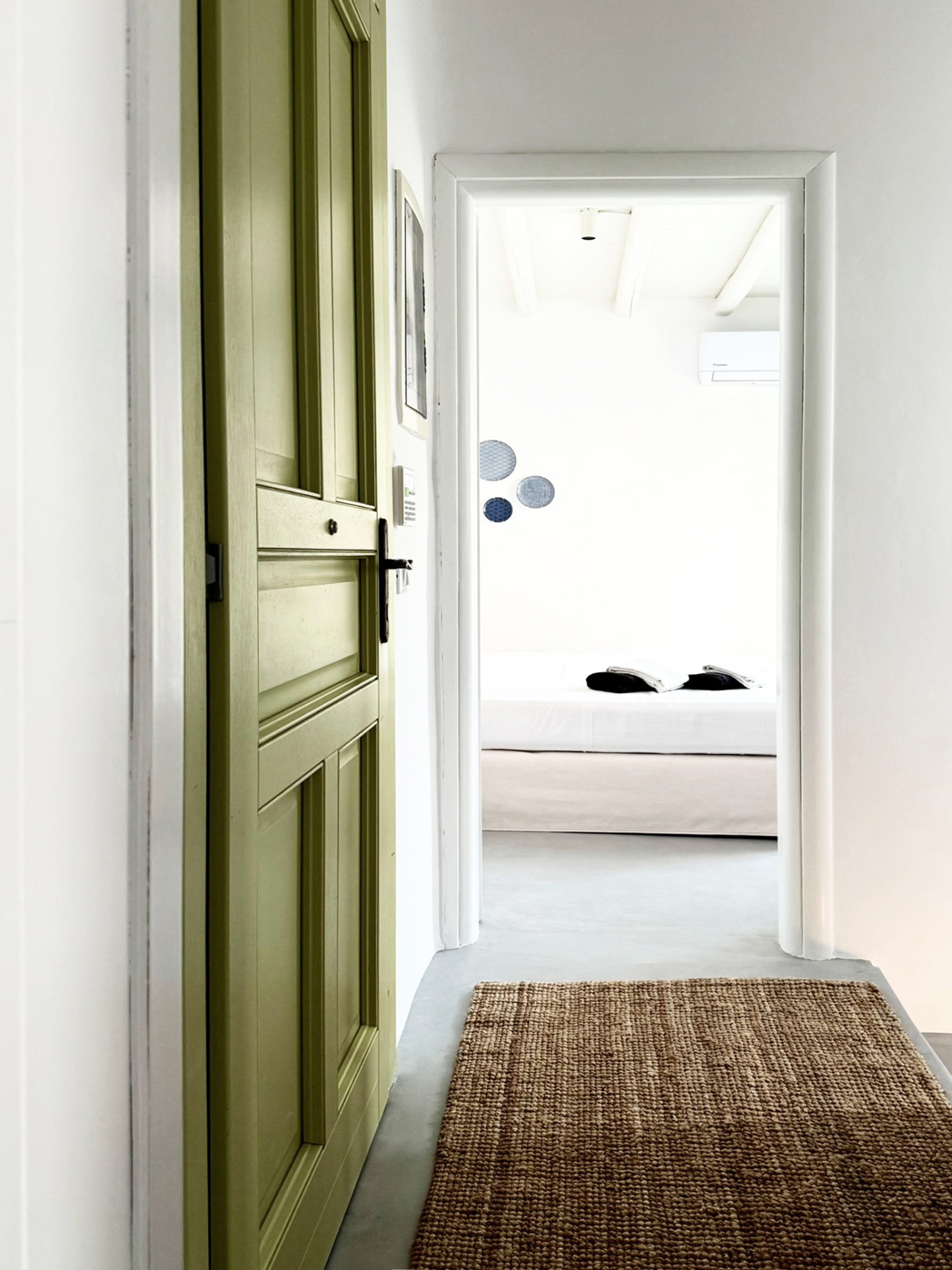 Villa AGNES first-floor hallway through green door