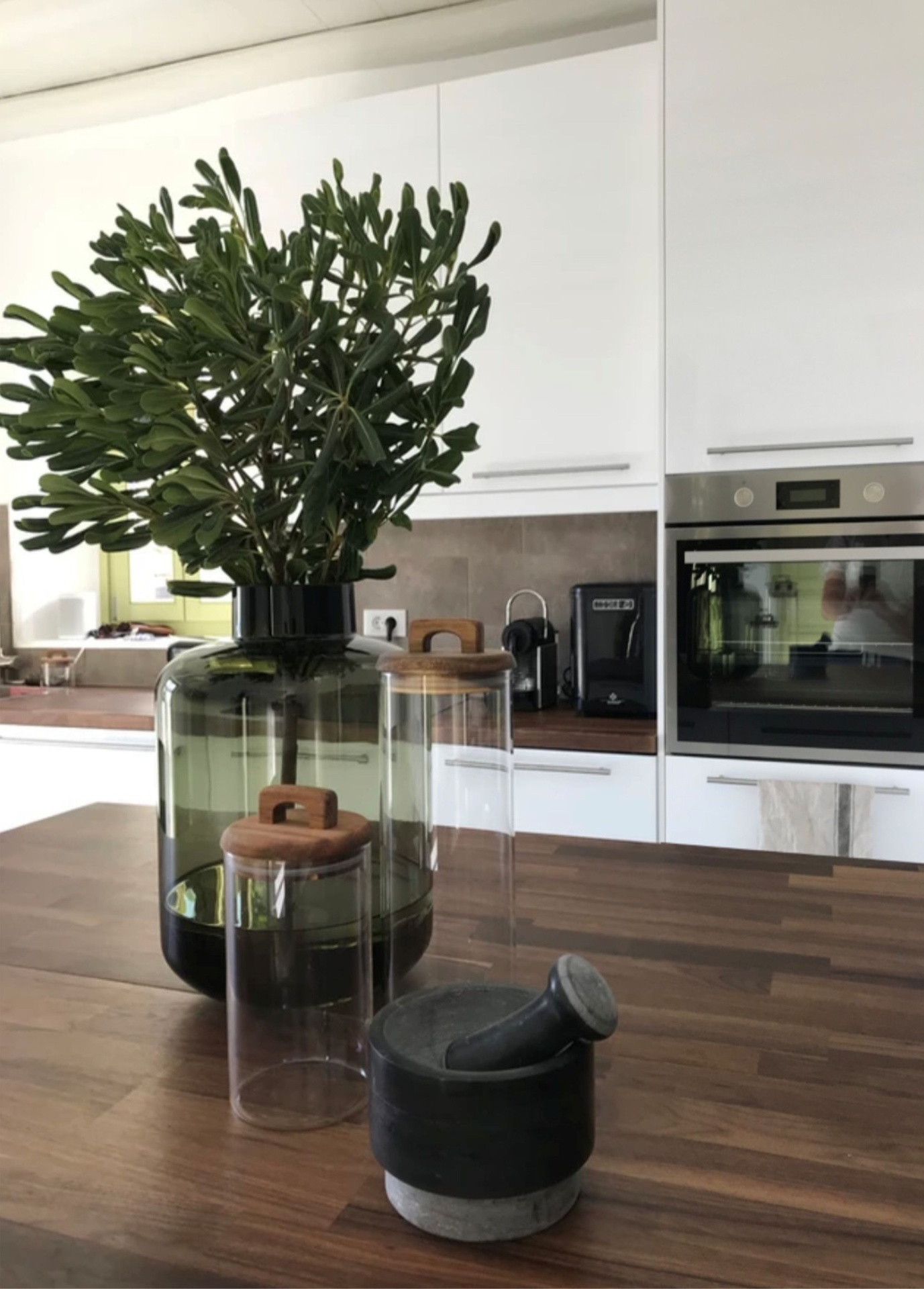 Villa AGNES kitchen detail with green glass vase and olive branch