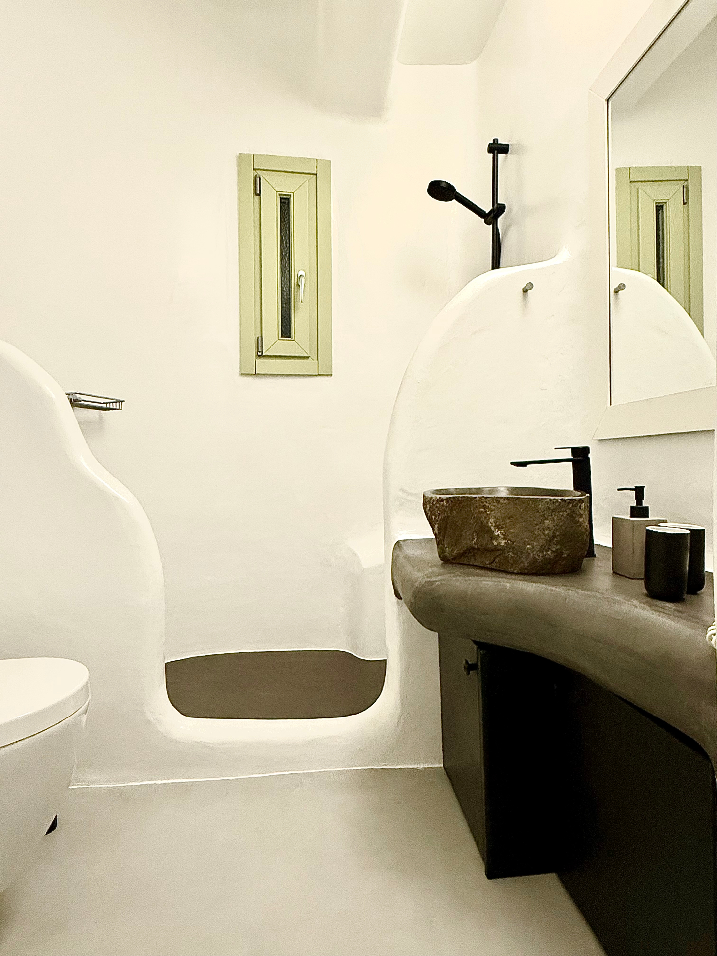 Villa AGNES en-suite bathroom for bedroom three