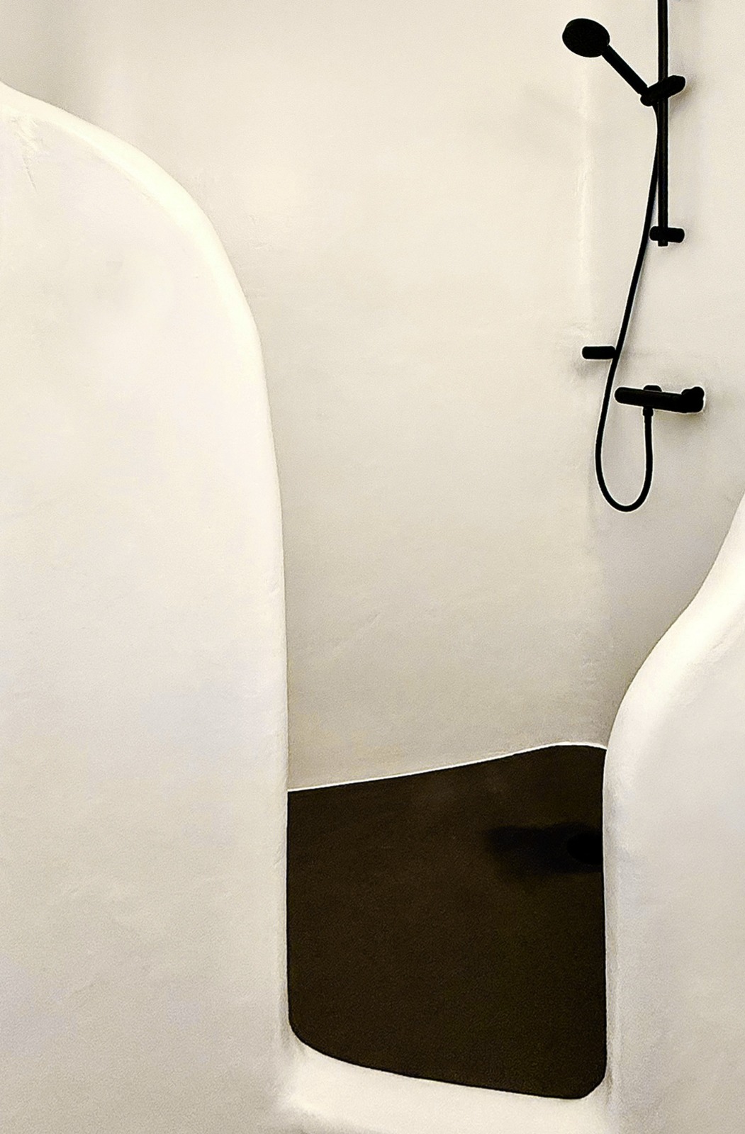 Villa AGNES sculpted plaster shower