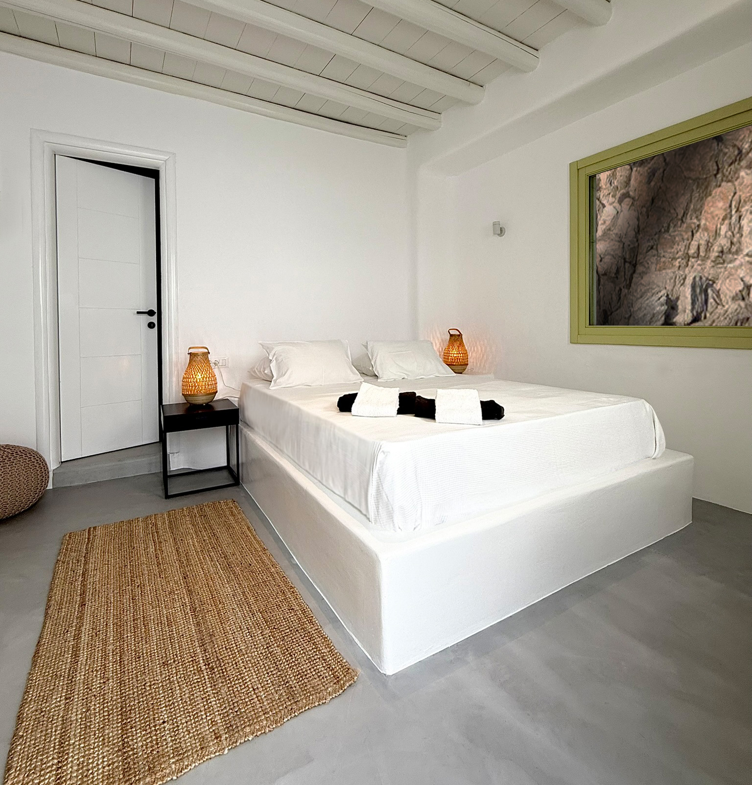 Villa AGNES bedroom with rock-view artwork